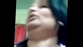 Beautiful Indian woman gives great blow job to her boyfriend.
